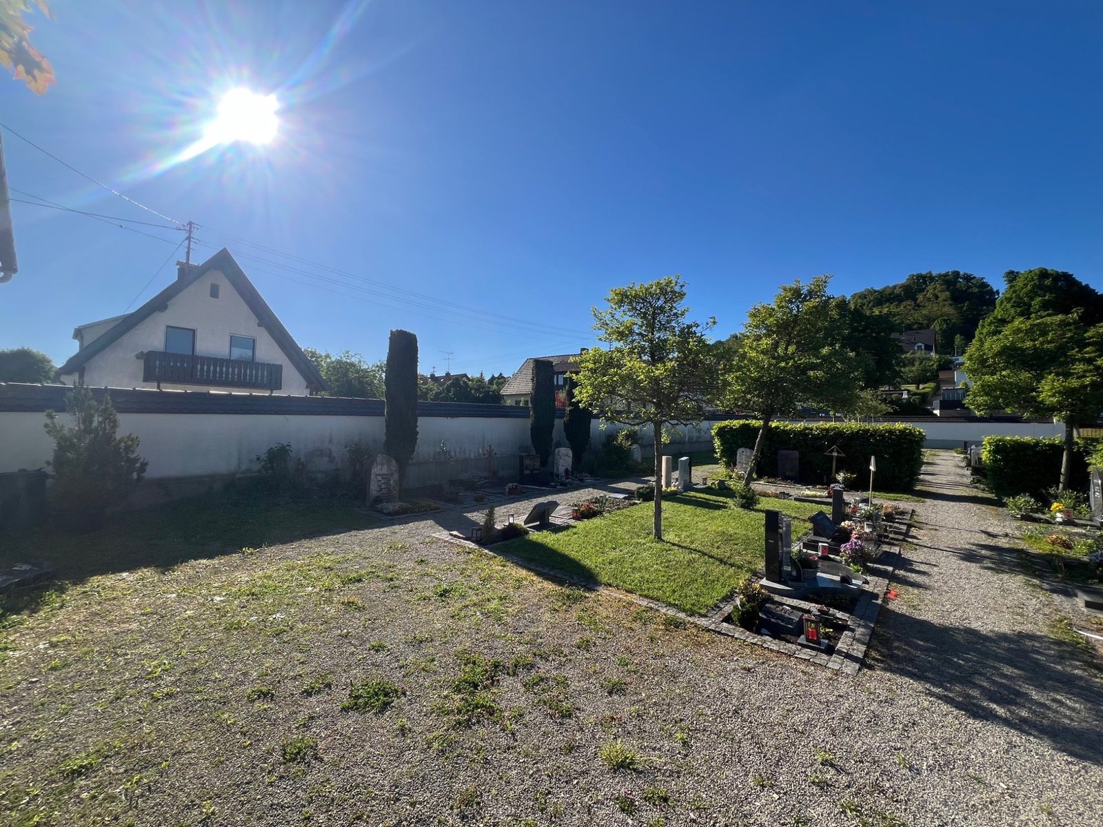 Referenz Friedhofspflege – gepflegte Friedhofsflächen